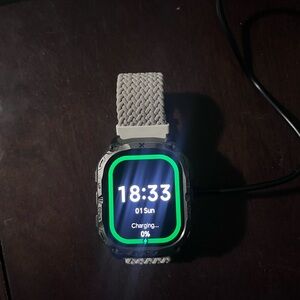 Carbinox Smartwatch with Gray Band